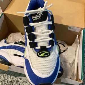 Size 8 puma sneakers